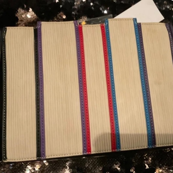 DISNEY  VILLIANS STITCH SHOP  BOOK CROSSBODY .NWT LOUNGEFLY - Picture 4 of 5